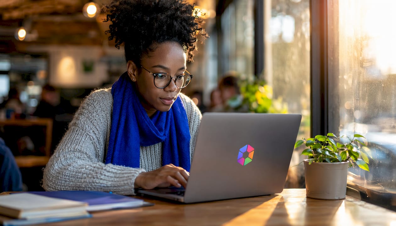 Data scientist spécialisé dans les problématiques d’IA, je travaille à distance depuis chez moi.